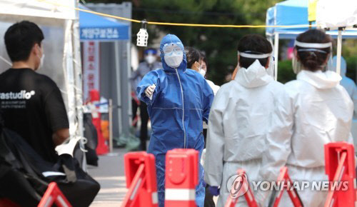 계속되는 코로나19 진료 [연합뉴스]